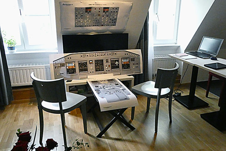 Cockpit aus Papier im Wohnzimmer aufgebaut Foto Petra Kellner